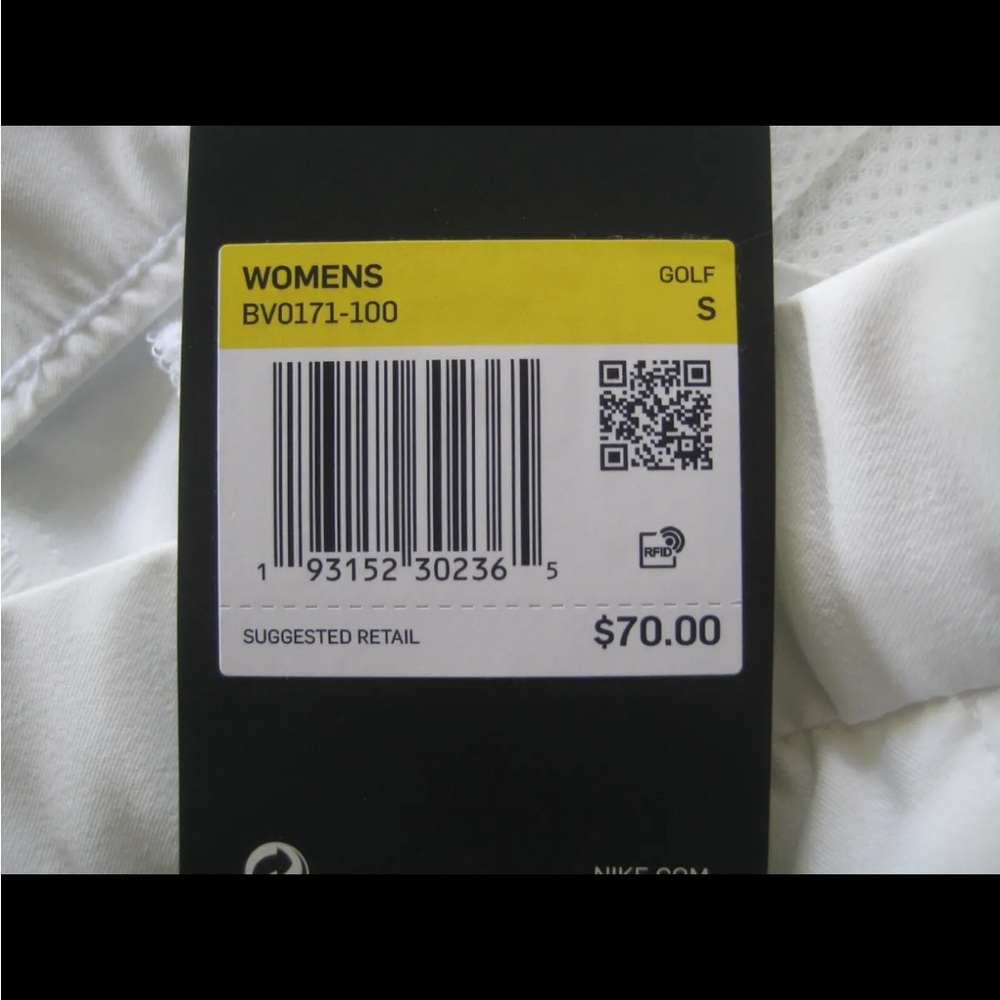 Nike standard fit women’s golf shorts size small NWT